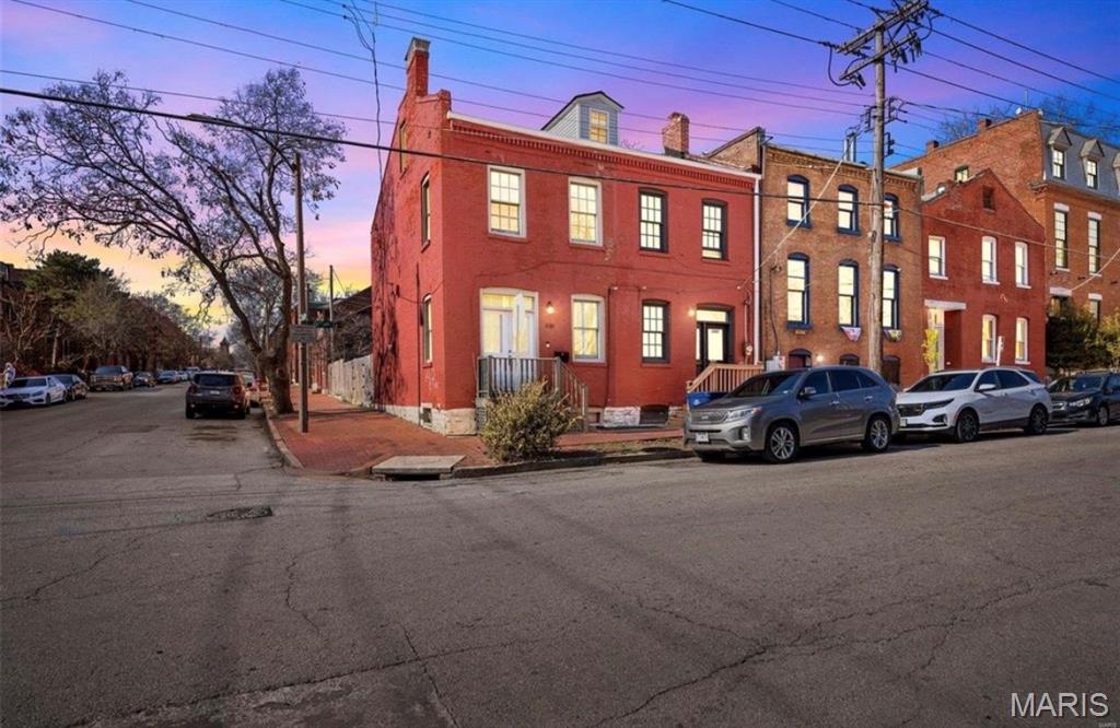 Right in the heart of Soulard your private oasis awaits. This is a piece of history! This 1 bed, 1 bath is perfect for you and your fur baby to find your soulmate! 
Upstairs laundry, so it is a short walk to pile your laundry on your bed because you spent too much time at Molly’s the night before and now you are late for work. 
Backyard, perfect spot to sit and relax after a long day, or entertain friends. 

No HOA, so what you do in your backyard is between you Jesus.

Also works great for an income property!

Beautifully updated and ready to call home!