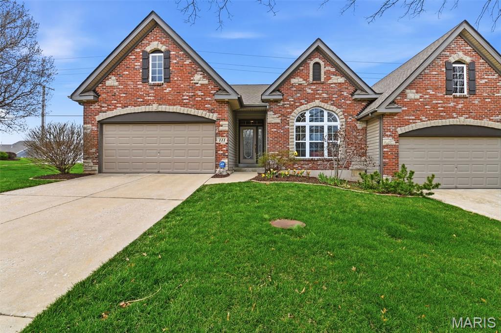 Highly desirable 2 bedroom 2 bath ranch villa in Penny Lane Villas. End unit with brick and stone masonry front, two car garage and full
basement. Vaulted and coffered ceilings enhance the open floor plan. Main floor laundry. Corner lot. The Main Floor Master Bedroom Suite
provides a separate tub and shower with a double bowl vanity and walk-in closet. Kitchen has all the amenities including Breakfast Room &,
Breakfast Bar. New carpeting has been installed. Gas Fireplace with a circulating blower located in the Great Room. Roughed-in bath in basement ready for finishing. The community offers common ground and a lake, in-ground sprinkler system, underground utilities. Homeowner’s Warranty
included. Griffey Built Durham Model.