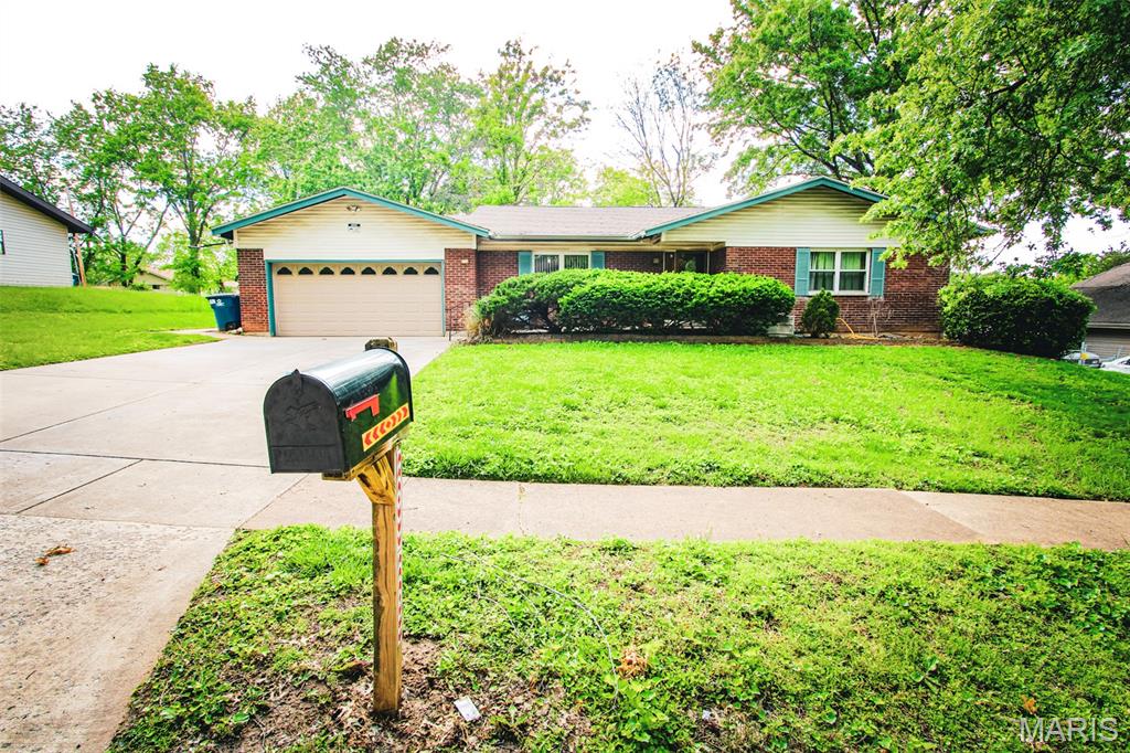 Welcome to 12783 Stone Ridge Dr., a well-loved, long-time family home offering space, character, and incredible upside. Boasting approximately 2,200 sq. ft., this property features 6 bedrooms and 3.5 bathrooms—perfect for large families, multi-generational living, or investors seeking strong value-add potential.Step inside to a striking living room with a beautiful step down area making it an airy spacious first impression. The home also includes a walkout basement, adding flexibility for additional renovation opportunities. Out back, enjoy a huge backyard—ideal for entertaining, relaxing, or future enhancements. A standout feature is the added sun room, providing extra living space filled with natural light and views of the yard. This home has been cherished by the same family for years, and now the current owner is ready to relocate to Texas, creating a unique opportunity for the next owner. With renovation potential that could support a resale value of $300,000+, this property is attractively priced at $220,000—making it a compelling option for both homeowners and investors alike. ****Please note that this home is indeed livable and habitable the way it is now!**** Don’t miss your chance to unlock the full potential of this spacious Florissant gem!