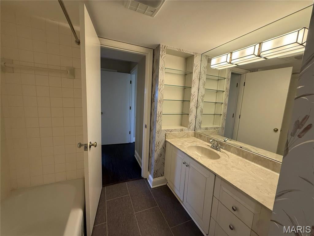 Mason Woods Village Condo - Residential Lease
