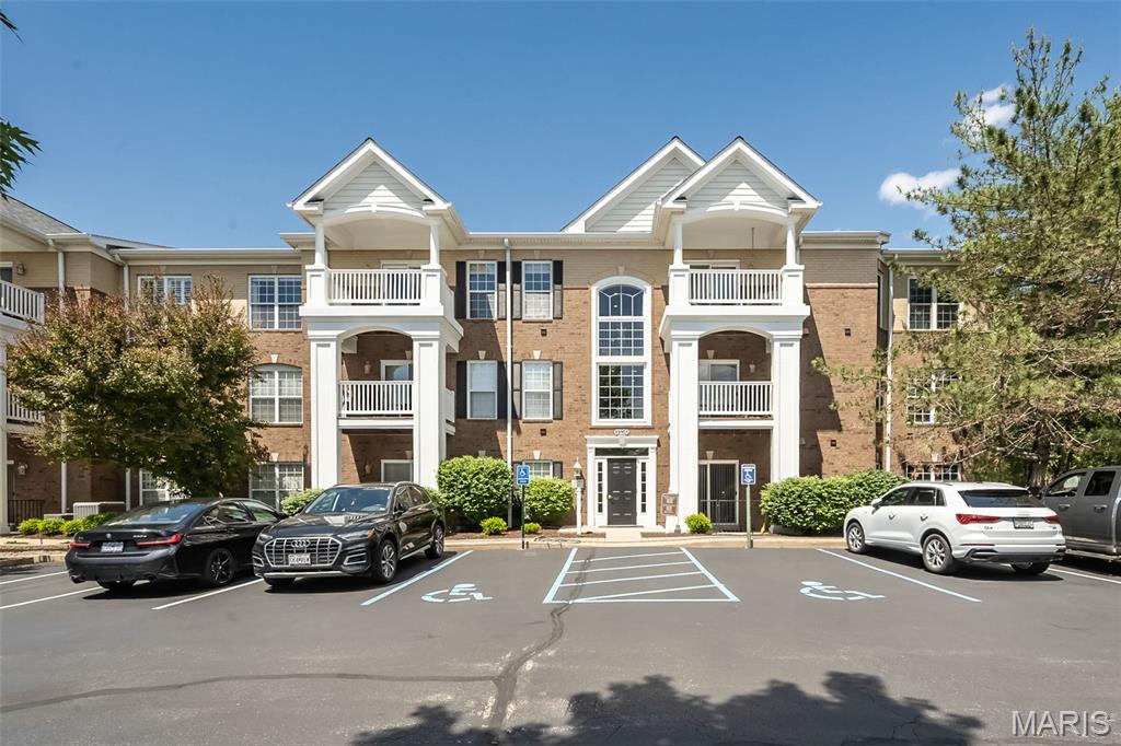 Professional photos will be uploaded by Thursday!
Welcome to top-tier, resort-style living in this 2-bedroom, 2-bath luxury upper-level
condominium located in prestigious Mill Crossing in Creve Coeur!
It is conveniently located near beautiful Creve Coeur Lake with easy access to
highways, dining, shopping, and schools. This home sits on serene, meticulously
maintained grounds inside a gated community complete with all the amenities: heated
pool, clubhouse, fitness, sauna, business center, and more. You will enjoy the comfort
and security of elevator access to your private parking spot in the underground garage,
including a sizable private storage room.
Boasting tall ceilings, crown molding, gas fireplace and hardwood floors, this freshly
painted, bright living space continues to give, offering doors off the main living space
with custom horizontal motorized blinds that open to the covered balcony, perfect for
relaxing while you take in the top-floor views.
The stunning kitchen includes upgraded stainless-steel appliances, new lighting,
a gorgeous backsplash, and a breakfast bar. Private laundry with washer and dryer
included, and ample storage.
The primary suite with tray ceiling offers a suite bath complete with a walk-in closet,
upgraded double vanity, jet tub, and separate shower.
Do not miss your opportunity to see this lovingly maintained gem of a condominium!