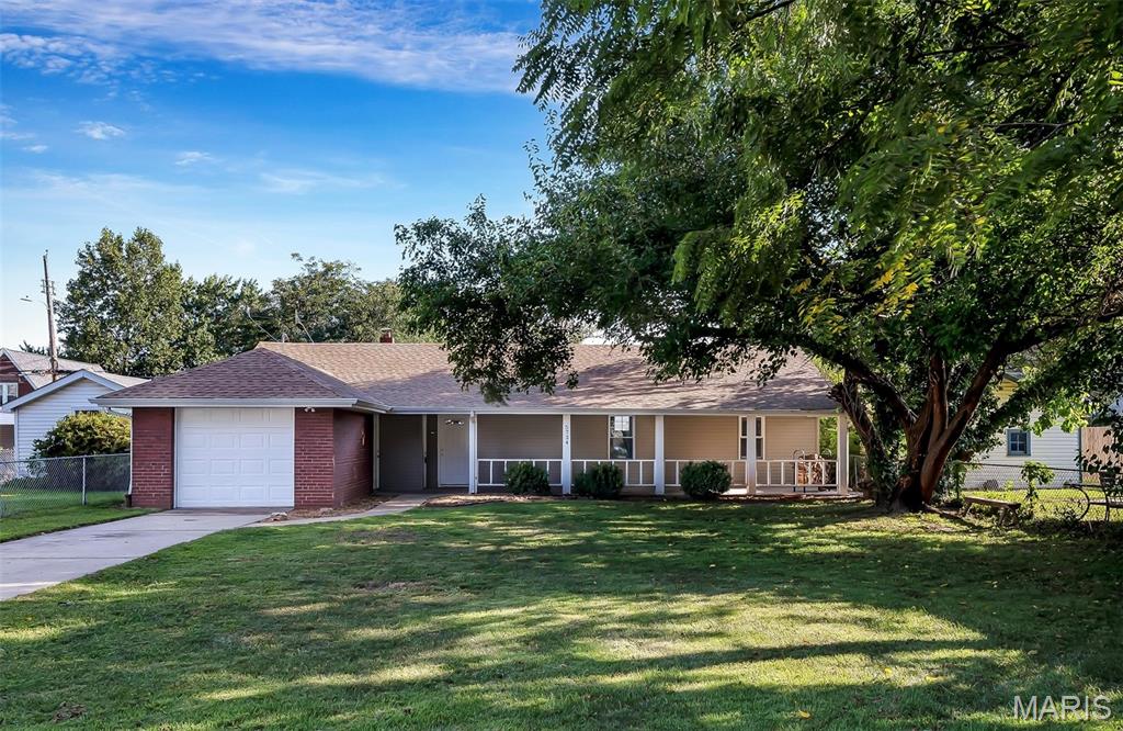 Incredible 60-foot-wide lot in the heart of Southampton! Welcome to 5724 Devonshire, a charming ranch that offers easy one-level living, fantastic outdoor space, and an unbeatable loacation!.
A wide covered patio overlooks the sweeping front yard, creating the perfect spot for morning coffee or relaxing at the end of the day while the fur babies enjoy the yard! The spacious one-car garage and generous driveway provide plenty of sought-after off-street parking.
Newer roof and siding mean this one is move-in ready and maintenance-free!
Inside, fresh laminate flooring gives the home a clean, updated feel. The kitchen features a brand new gas range, while two comfortable bedrooms offer surprisingly generous closet space, including a cedar closet! Downstairs, the large basement laundry area provides even more additional storage.
Best of all is the location! Set on a charming, walkable Southampton block, you’re just a stone’s throw from Hampton Village shopping, neighborhood restaurants, Buder library and more!
Whether you’re searching for the perfect starter home, or a proven investment property, 5724 Devonshire checks all the boxes. Most recently rented for $1,500 per month, it's an opportunity for both homeowners and investors!