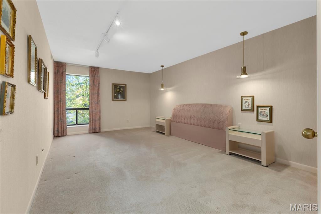 Coeur De Royale Condo - Residential