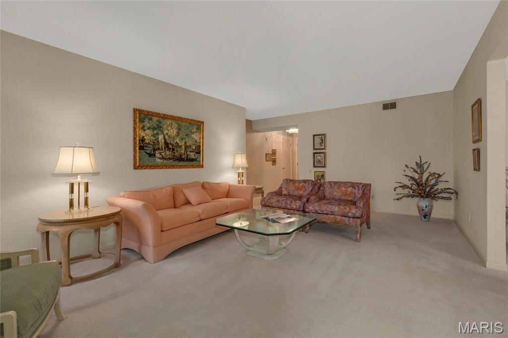 Coeur De Royale Condo - Residential