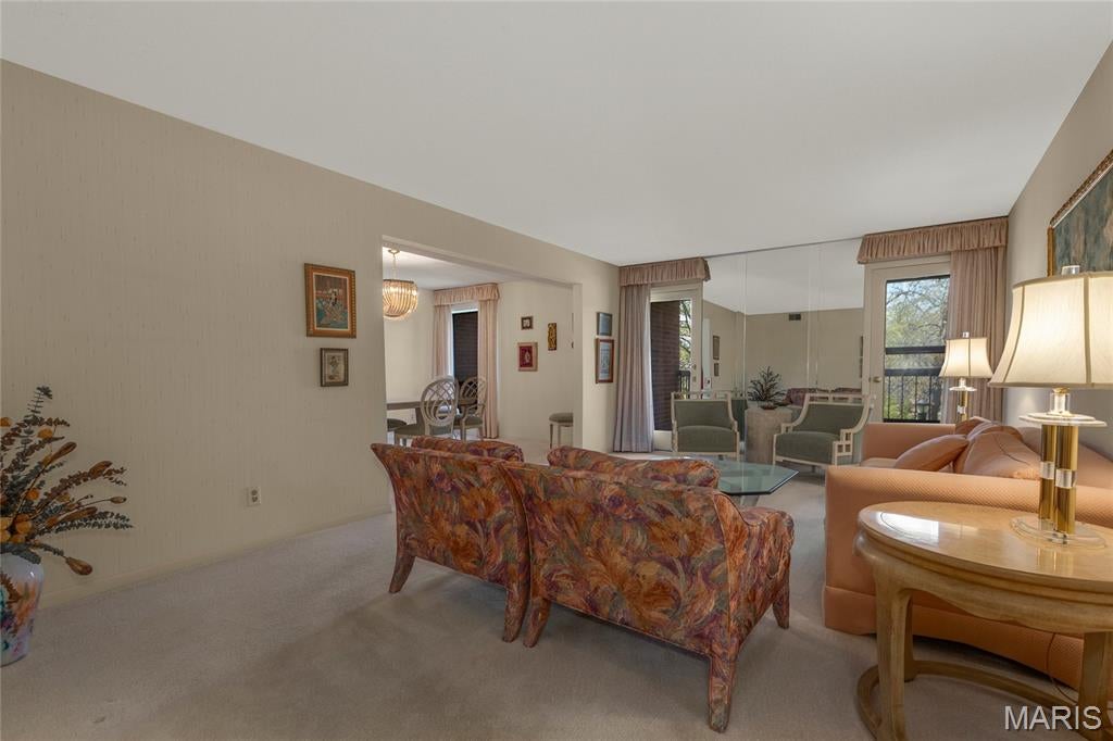Coeur De Royale Condo - Residential