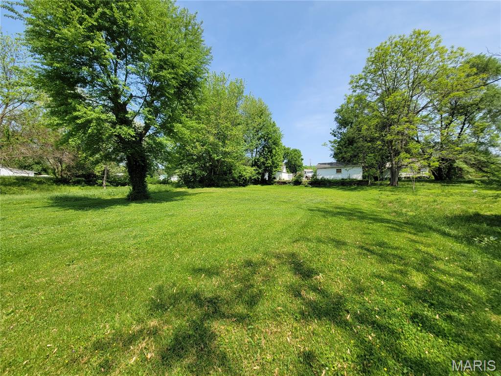 Perfect City building lot located on cul-de-sac. Public utilities readily available at the road. Great for personal residence or rental 60x120. Zoned to allow mobile homes.