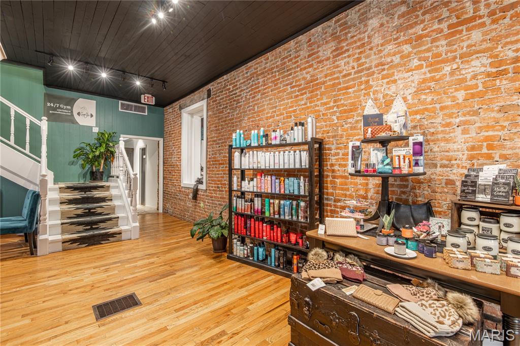 none - Commercial Sale