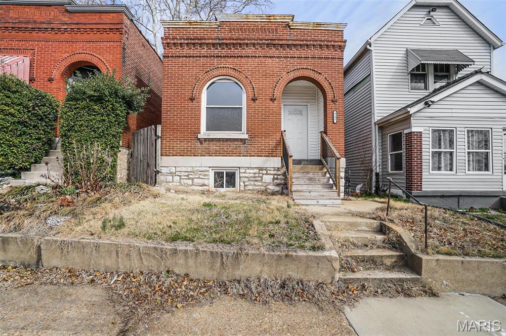 Don't miss this completely RENOVATED 2 bedroom 1 bathroom home with finished basement! You will LOVE
the grey vinyl plank flooring, 5.25 baseboards, 9ft ceilings, 2 panel doors and light fixtures throughout. Wait
until you see this open concept kitchen featuring 42" white shaker style cabinets, QUARTZ COUNTERTOPS, tile backsplash and stainless steel appliances including the refrigerator! The bathroom has been updated as well with a ceramic tile tub & shower surround, adult height vanity and oil rubbed bronze hardware. There is a concrete pad for off street parking for 2 at the rear of the home. Max occupancy is 2 people.