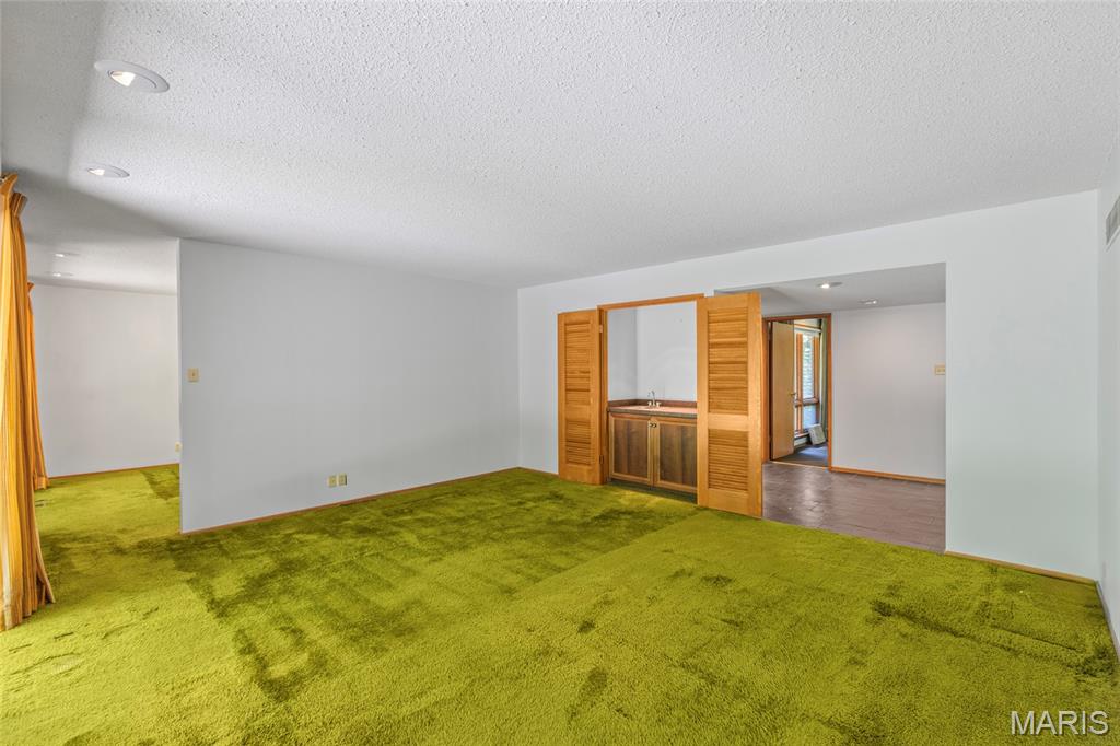 Meadowbrook Country Club Estates - Residential