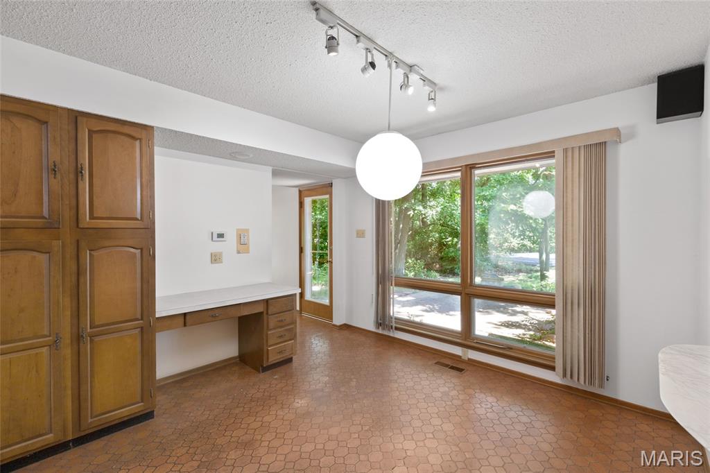 Meadowbrook Country Club Estates - Residential