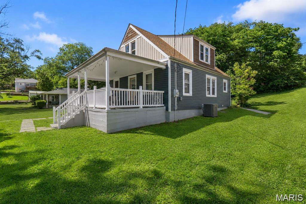 Attention investors! This 4 bed 2 bath home is just blocks from campus and Capaha Park. Thoughtfully remodeled and fully leased! Sellers have installed new roof, siding, HVAC, and windows. Inquire today for more info!