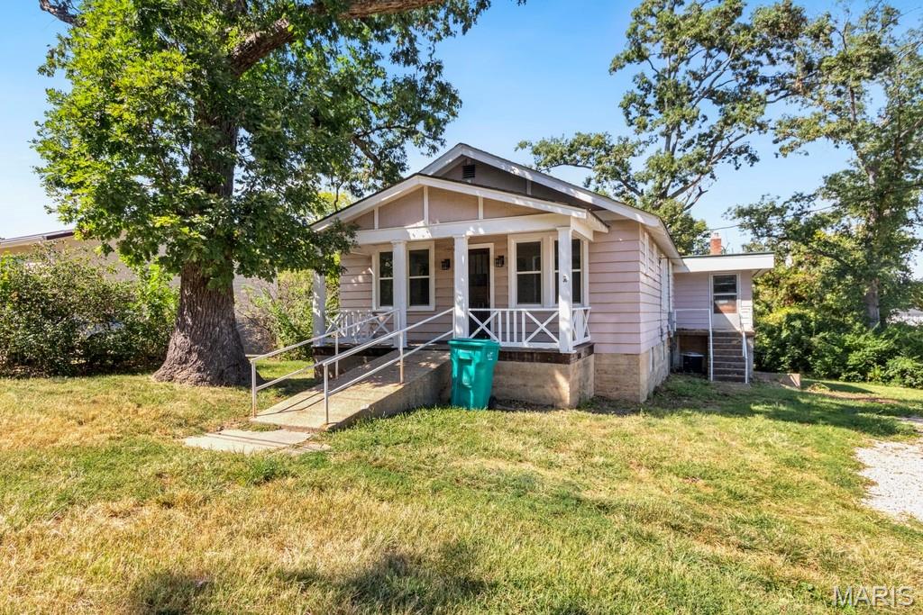 1197 Square Foot Cottage. Tired of renting? Here’s your chance to own! This 2 bedroom, 1-bath home offers comfortable living space, practical features, and plenty of potential to make it your own. The main floor features convenient laundry in a separate utility room, a dedicated dining room, and an updated HVAC system and water heater for added peace of mind.
Need extra space? The basement provides additional storage or room. Plus, there’s a bonus room with its own separate entrance, offering flexibility for a home office, hobby room, guest space, or additional living area. Whether you're a first-time buyer looking to stop renting or someone searching for an affordable home with room to grow, this one is worth a look!
Features:
2 bedrooms
1 full bathroom
Main-floor laundry
Separate utility room
Separate dining room
Newer HVAC
Newer water heater
Bonus room with separate entrance
Basement
Great starter-home opportunity
Stop renting and start building equity! Come see the possibilities this home has to offer.