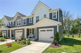 Wonderful opportunity to rent this stylish, end-unit 3 bed, 2.5 bath townhome. Open concept with beautifully selected finishes and an abundance of natural lighting.  The bright eat-in kitchen boasts granite counters, upgraded white cabinets, pantry, microwave, flat top electric stove and seamlessly connects to the family room which leads to privacy on the back patio. Upstairs, a wonderful Primary en suite awaits, lovely bedroom featuring silhouette black out shades, carpeting, remote control fan. Enjoy modern finishes in the full bathroom, host to a double bowl vanity and shower. Additionally, 2 more bedrooms, a gorgeous full bath, closet space and the convenience of 2nd floor laundry. Community Amenities such as gym, pool, clubhouse, pickle ball, playground, walking trails.
Available immediately.  No pets/smokers.  Link to application in listing, tenants can apply online at Rentspree.com. Open house cancelled due to illness.