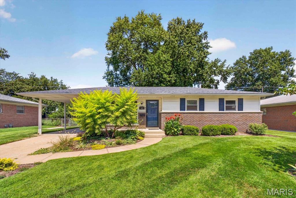 Welcome to 43 Dale Allen Drive in Belleville! This well-maintained home is ready for its next chapter and offers an excellent opportunity for first-time buyers, downsizers, or anyone looking for a move-in-ready property.
Step inside to a spacious living room filled with natural light that flows seamlessly into the updated open-concept kitchen, complete with a center island that's perfect for meal prep, casual dining, or entertaining. Three comfortable main-floor bedrooms and a full bathroom provide the convenience of single-level living.
The finished lower level offers even more space to enjoy, featuring a large family room, a second full bathroom, and an unfinished area with the laundry room and plenty of storage.
Recent improvements include a new roof (December 2024), water heater (2020), dishwasher (2020), and microwave (2020).  Conveniently located near shopping, dining, schools, and Scott Air Force Base. The home has already passed the municipal occupancy inspection, offering added peace of mind and making it truly move-in ready. Schedule your private showing today!