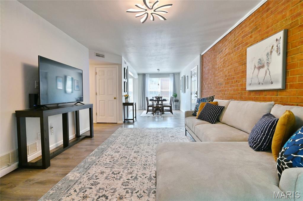 Greenbriar Condo - Residential