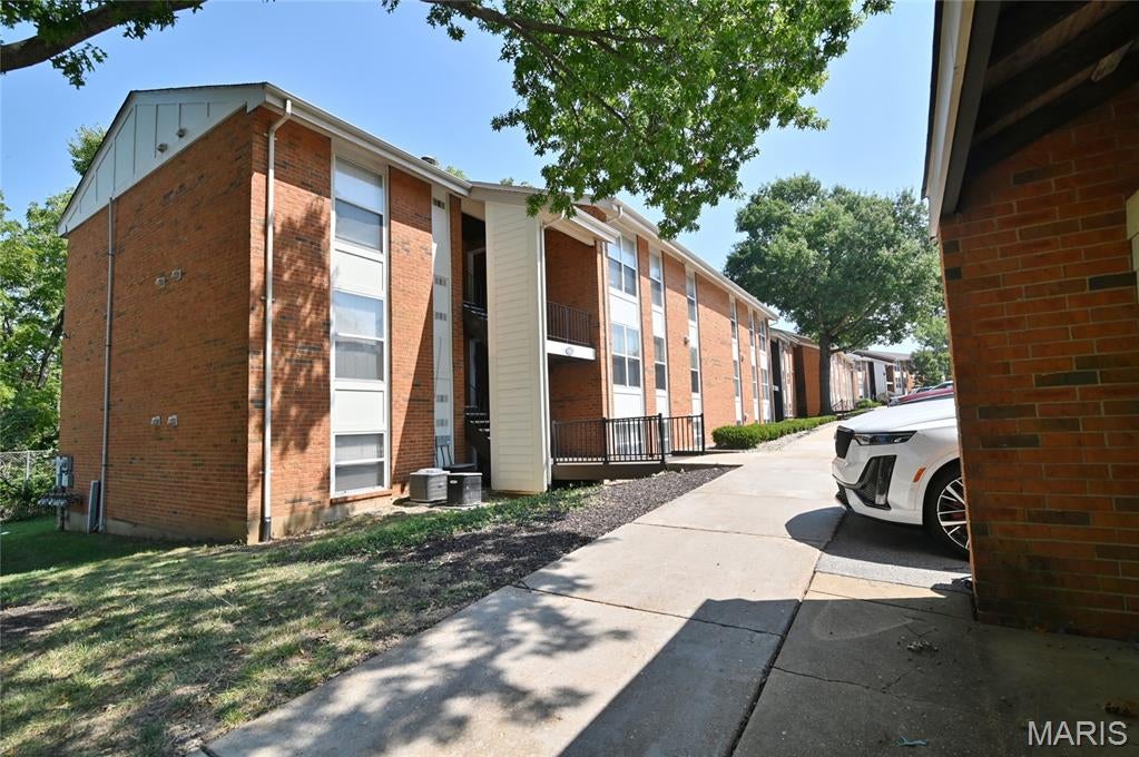 Greenbriar Condo - Residential