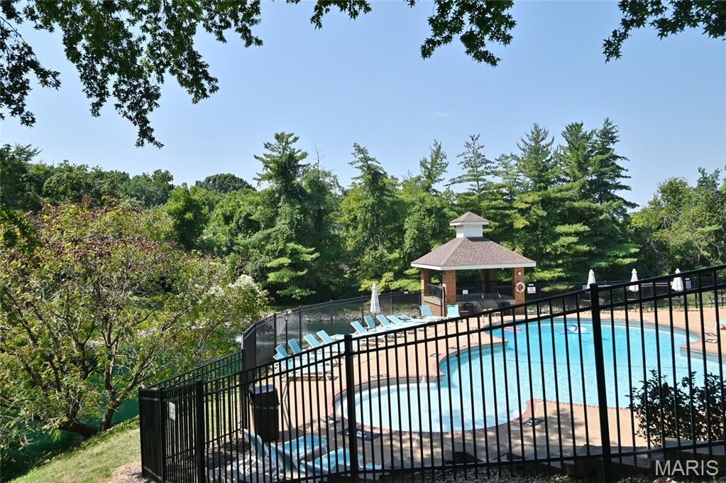 Greenbriar Condo - Residential
