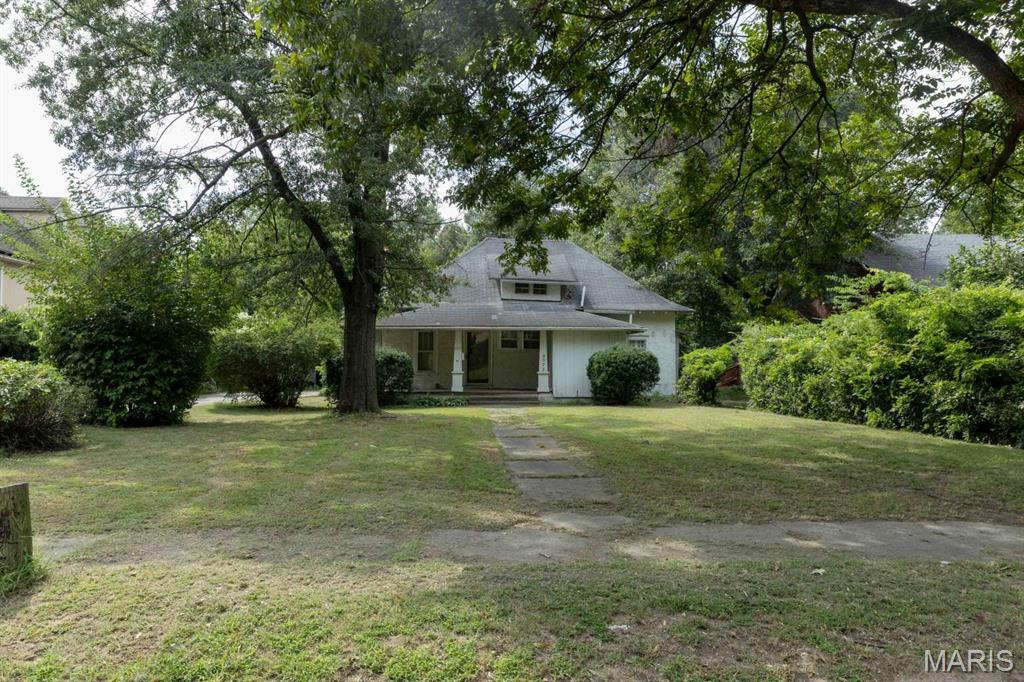 Charming single-family home offering 2,020 sq. ft. of living space on a spacious 0.496-acre lot (80' x 270') in Kennett, MO. This property features a cozy wood-burning stove insert in the main living area, central cooling, builtin garage, and connections to public water and sewer utilities. Situated in a quiet residential area with great potential for homebuyers or investors looking for value and space. An opportunity worth taking a closer look at for investors seeking their next project. This property offers the chance to bring your own strategy and vision to the table. Take a look, assess the opportunity, and decide how it fits into your investment goals