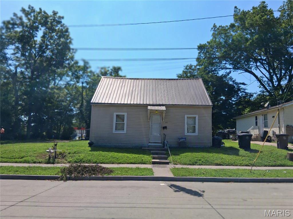 INVESTOR OPPORTUNITY! Looking for an affordable investment property with immediate rental potential? Take a look at this 2-bedroom, 1-bath home offering approximately 1,293 sq. ft. of living space! The home currently has a renter in place, providing an opportunity for an investor to add a rental property to their portfolio. It would also make a great option for a first-time homeowner looking to build equity and make a home their own. Situated on a large lot, this property offers plenty of outdoor space and potential. Whether you're looking to expand your rental portfolio or purchase your first home, this one is worth a look!