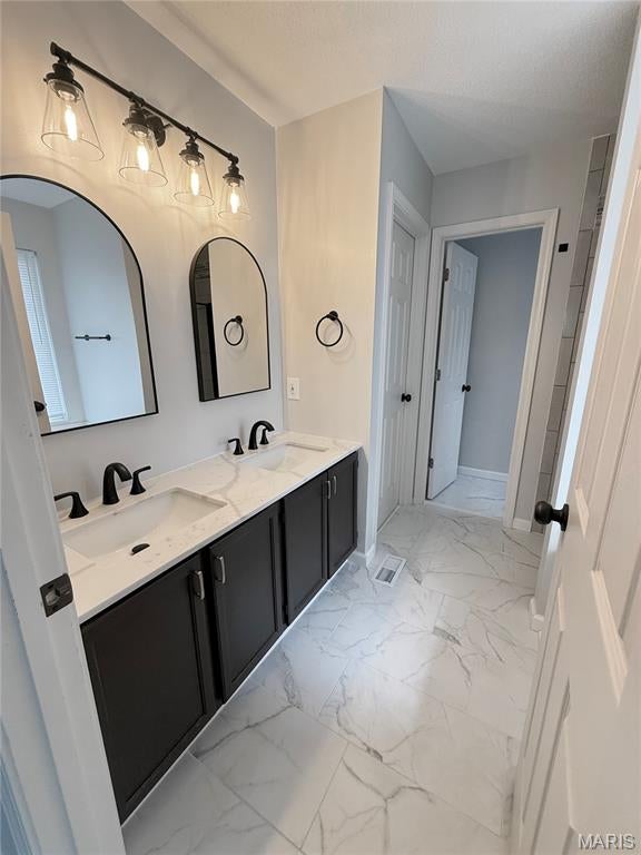 HUNTERS CROSSING - Residential Lease