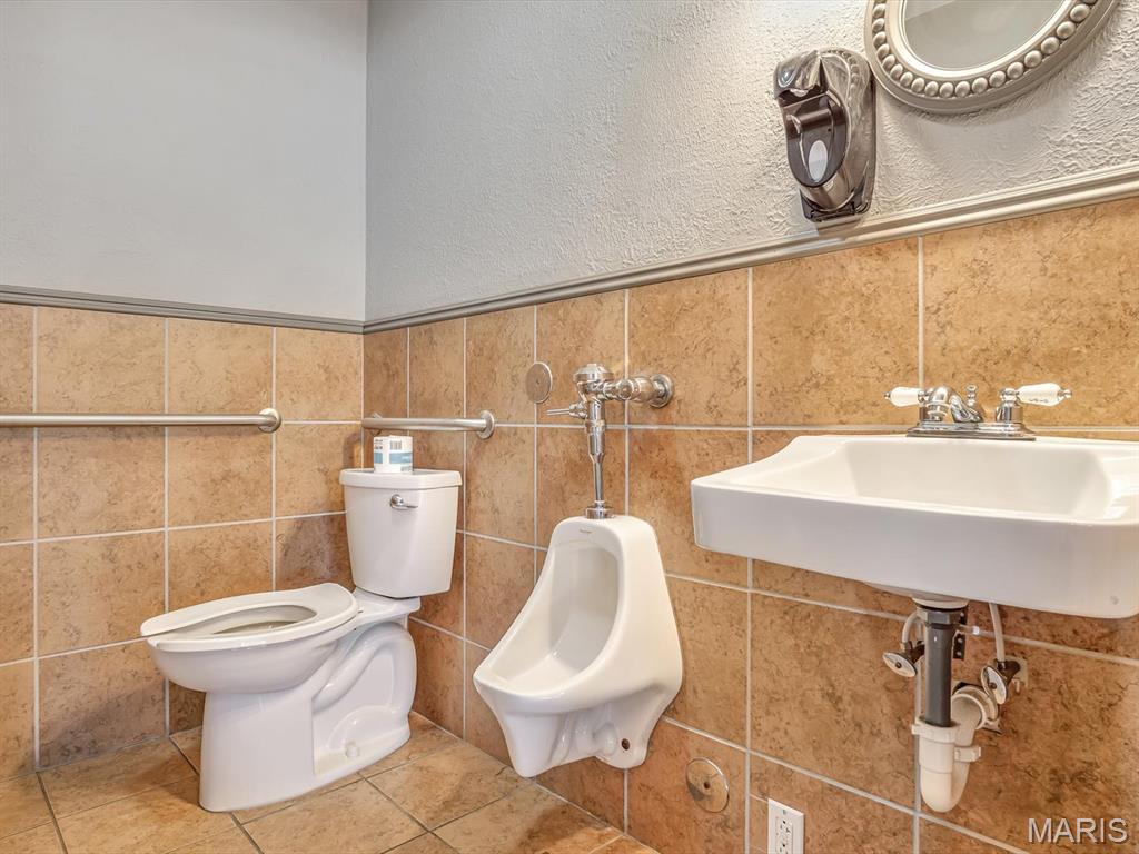 Not in a Complex - Commercial Sale