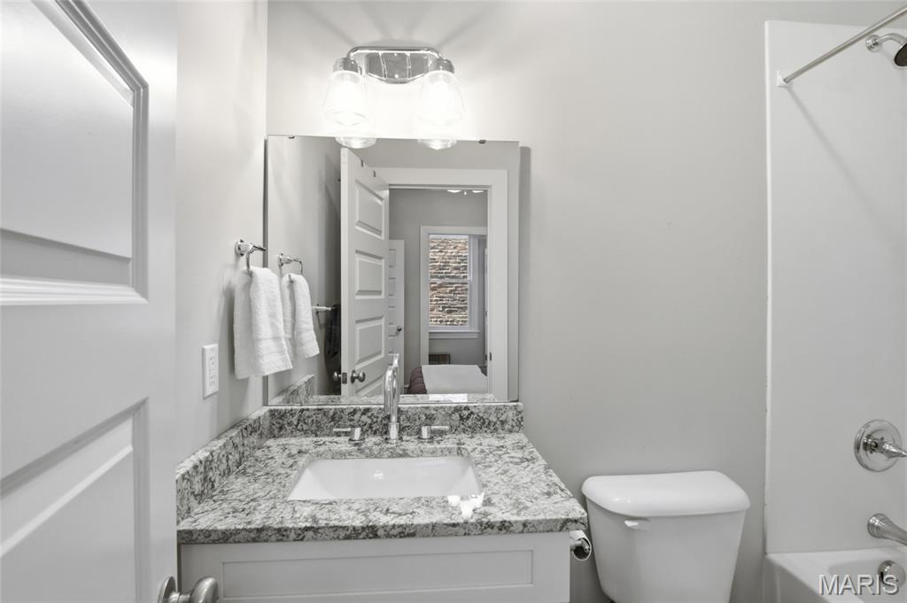 Allen Ave Townhouse Sub Un 272 - Residential