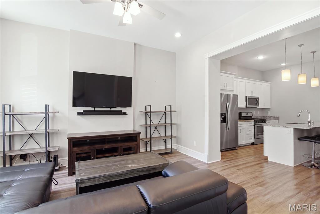 Allen Ave Townhouse Sub Un 272 - Residential