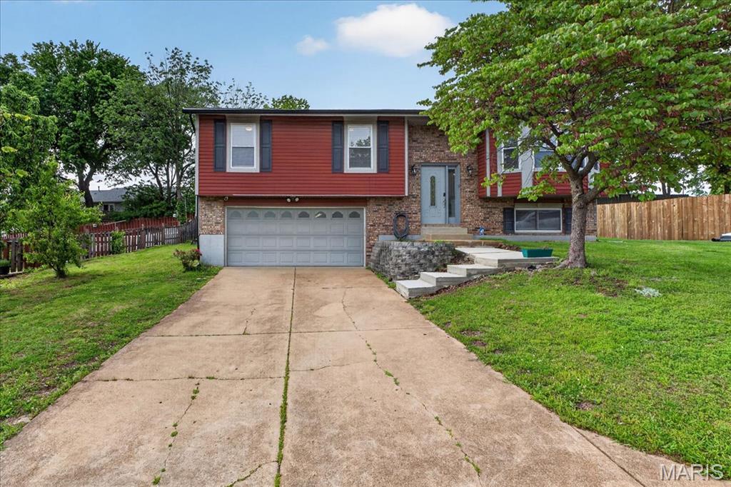 Beautifully updated and move-in ready, this split-level home offers 4 bedrooms and 4 bathrooms with a functional, easy-flow layout perfect for everyday living. The standout feature is the amazing, fully updated kitchen with modern cabinetry, sleek countertops, and quality appliances—ideal for cooking and entertaining. The bright, open living space flows effortlessly and is anchored by a stunning fireplace, creating a warm and inviting atmosphere. All bedrooms are well-sized and versatile, and the bathrooms have been updated with clean, modern finishes. The split-level design provides multiple living areas, giving you flexibility for relaxing, hosting, or working from home.
A stylish, comfortable home with thoughtful updates throughout—you don’t want to miss this one.