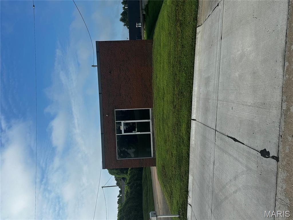 Don't miss this exceptional opportunity to purchase a versatile 1800 sq ft commercial building in the heart of Cape Girardeau. This highly desirable property offers an ideal location for your business, providing excellent visibility and accessibility for your customers. Whether you're looking to establish a new retail storefront, set up professional offices, or expand your service-based business, this space is designed to accommodate a wide range of ventures. Key features: 1800 sq ft of adaptable space: Configure the layout to perfectly suit your operational needs. Easy access: Convenient to both customers and employees. Ample parking. Well kept and clean. Cape Girardeau is a thriving community with a strong economy and growing population, making it an ideal place to grow your business. This commercial building offers the perfect foundation for your success. Ready to elevate your business? Contact us today to schedule a private showing and see how this prime commercial space can meet your needs!