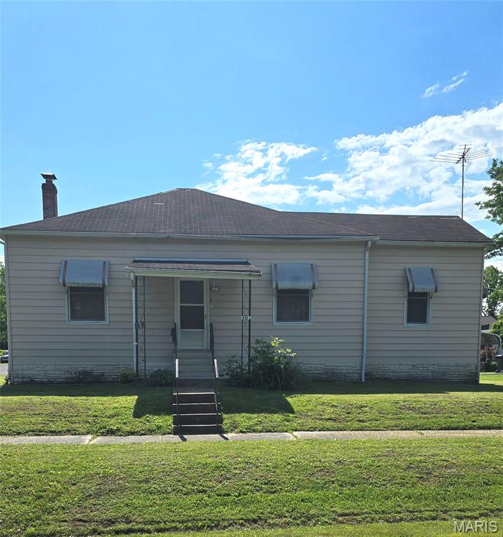 Looking for affordable living with a small town, country feel?  This 2 bedroom, 1 bath home sits on a .20 acre corner lot.  The home has a large kitchen, separate dining room, basement for storage and a detached garage.  The home is just 2 blocks from the community park, rv park and boat loading dock.  Come enjoy life in this small, rural town that offers a great country style living, but not too far from stores, entertainment and a commute to the city.  Call your favorite agent today to schedule a private tour!