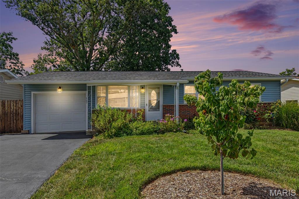 Updated and maintained home on a nice street in Lindbergh school district conveniently located near transportation corridors, shopping, and entertainment while still on a cul-de-sac for low traffic.  Great community.  Large back yard for pets,  kids, and/or garden.
