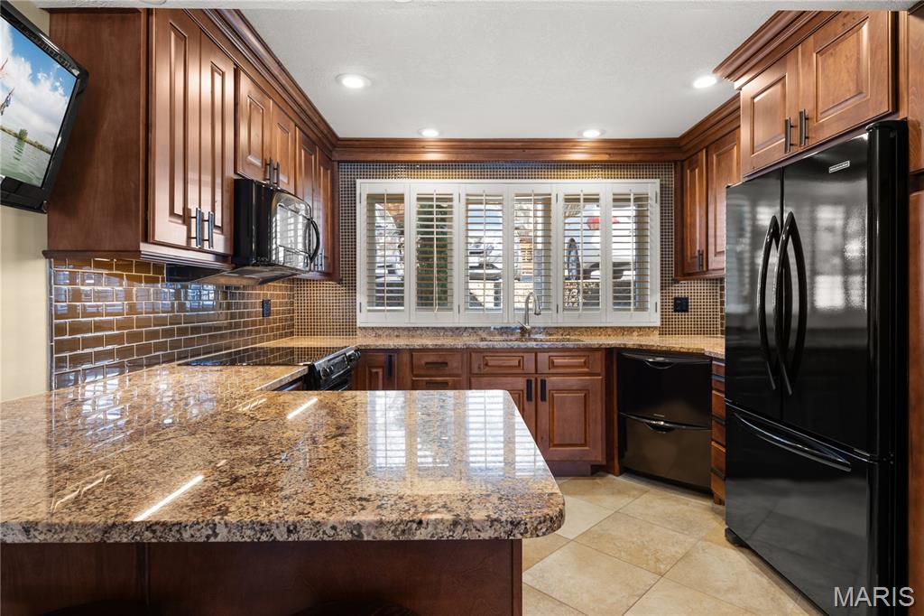 Lake Pointe Condo - Residential