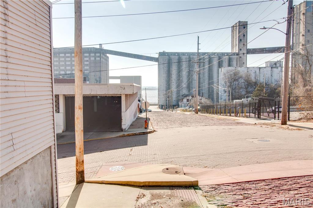 Not in a subdivision - Residential Income