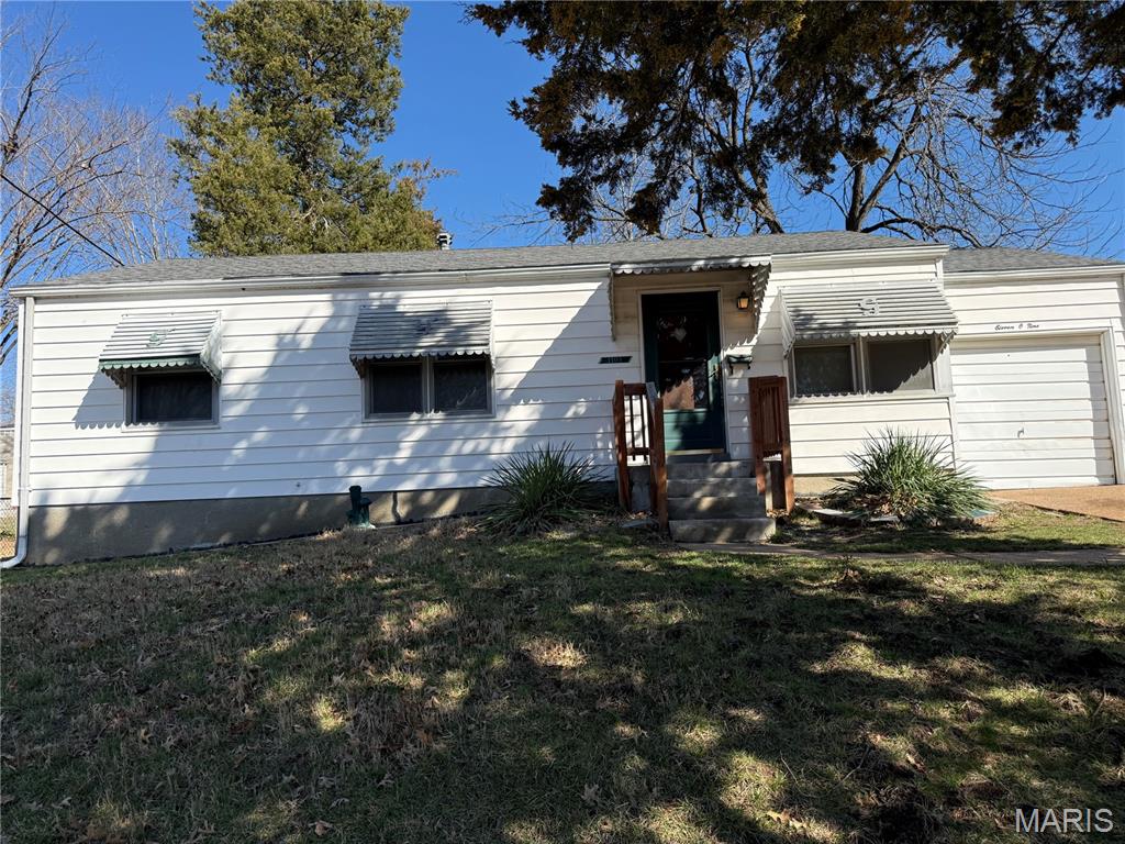 Welcome to 1109 Kilgore drive., a 3 bedroom ; 1 full bathroom ; 1 car attached garage with a full partly finished lower level. Hardwood flooring . UPDATED WINDOWS. Kitchen with stainless appliances and double sink. 6 Panel Doors .Updated  Kitchen.