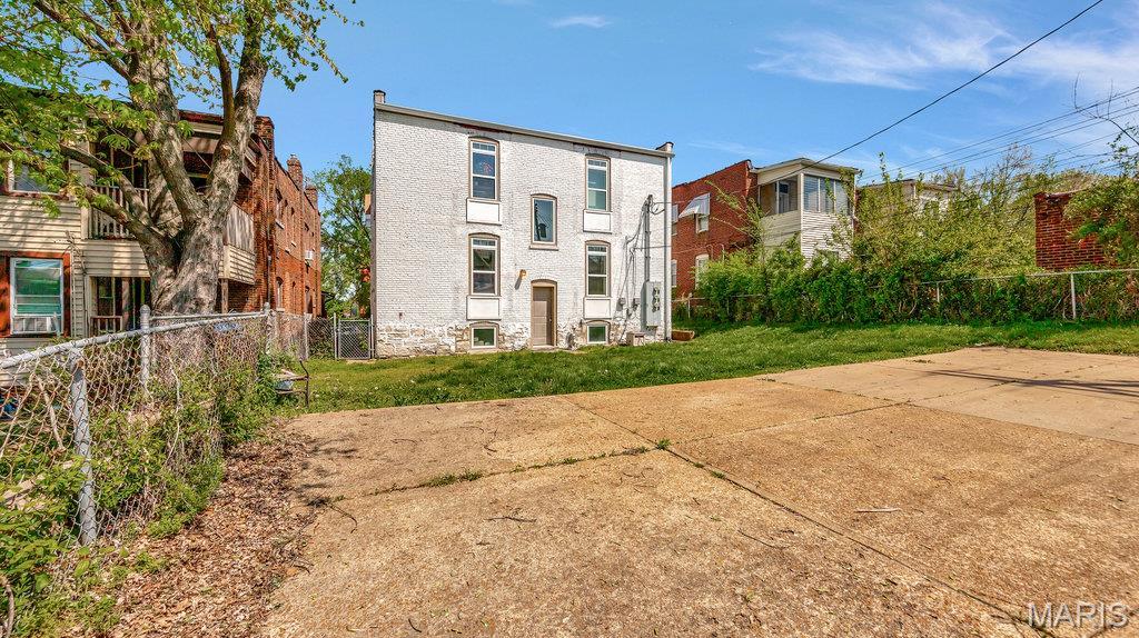 Russell Place Add - Residential Lease