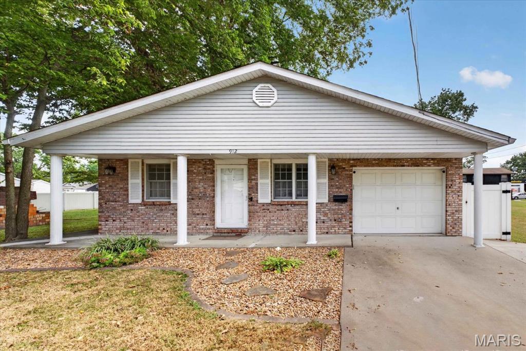 Welcome home to this well-maintained 3-bedroom, 2-bathroom ranch, perfectly situated in an established Mascoutah neighborhood! This move-in ready home offers the ease of one-level living plus a convenient one-car garage. Step inside to find a home that's been lovingly cared for, offering peace of mind for its next owners. Both full bathrooms provide everyday convenience, while pull-down attic stairs lead to a plywood-decked attic space, giving you abundant extra storage that's hard to find.Outside, enjoy your own private retreat in the generous backyard, fully enclosed by a 6-foot vinyl privacy fence — ideal for relaxing, entertaining, or letting pets and kids roam safely. Location is everything, and this home delivers! You're just minutes from Mascoutah Elementary, Middle, and High Schools, making school runs a breeze. A recently renovated local grocery store is nearby, featuring a deli, salad bar, fresh sushi, floral department, coffee shop, and ice cream shop — everything you need close to home. Quick access to Route 64 means an easy commute to shopping, dining, and work throughout the metro area.Situated near Scott Air Force Base, this welcoming and diverse community boasts a strong neighborhood feel along with highly regarded academic and athletic programs through the Mascoutah School District.
Don't miss your chance to own this well-cared-for ranch in a fantastic location — schedule your showing today!