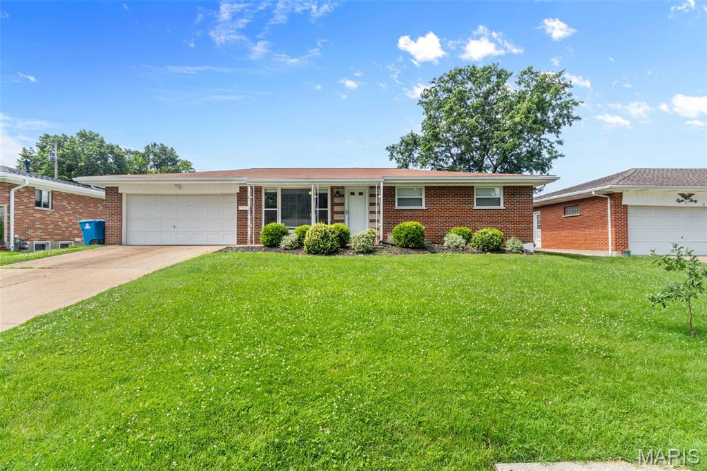 Welcome to 824 Rainbow Drive, a beautifully updated 3 bed, 2 bath ranch in a convenient location. Featuring fresh neutral paint colors throughout, refinished hardwood floors, and a spacious updated kitchen, this home is truly move-in ready. The large primary suite includes its own private full bath, while two additional bedrooms offer comfortable space for family, guests, or a home office. Downstairs, the finished lower level provides an abundance of additional living space—perfect for a family room, playroom, home gym, or entertainment area and has a possible 4th bedroom.
Outside, you'll love the flat, usable backyard with plenty of room for kids, pets, gardening, or outdoor gatherings. With its thoughtful updates, flexible living space, and family-friendly layout, this home is an ideal starter home and a wonderful place to create lasting memories.