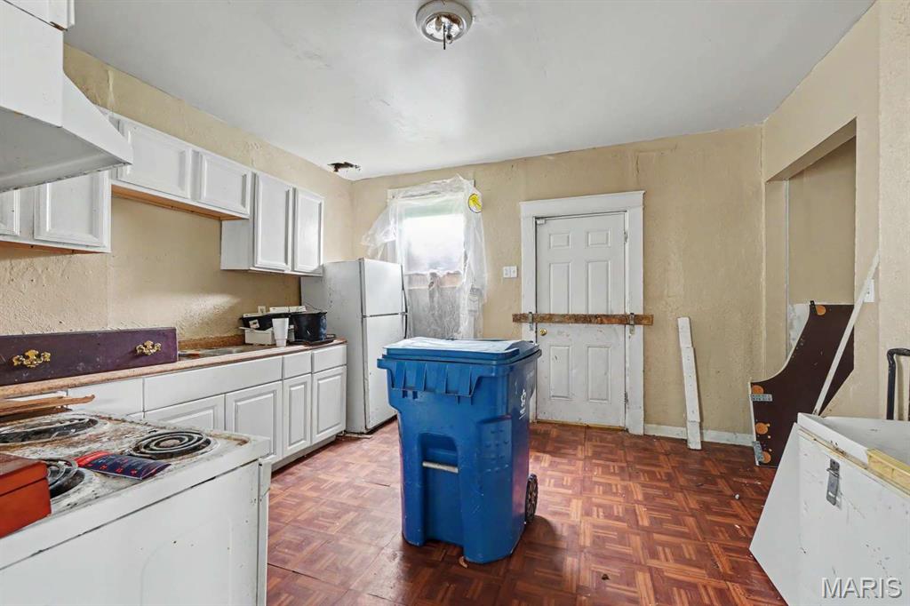 West Walnut Manor - Residential