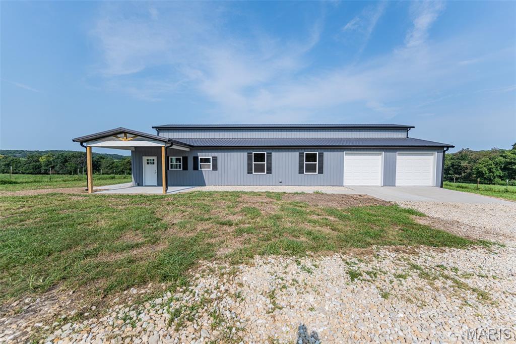 BARN LIVING IS A REAL THING!!!  GORGEOUS BARNDOMINIUM WITH 4 BEDROOMS AND 3 FULL BATHS-- CHEF'S DELIGHT KITCHEN WITH CUSTOM CABINETRY AND COUNTER TOPS-- ALL NEW HIGH END APPLIANCES.  SPACIOUS OPEN FLOOR PLAN WITH QUALITY FLOORING.  MAIN FLOOR HAS 2 FULL BATHS AND 3 BEDROOMS INCLUDING A GORGEOUS PRIMARY BEDROOM WITH BEAUTIFULLY APPOINTED BATH AND HUGE WALK IN CLOSET AND CUSTOM SHELVING AND STORAGE.  THE SPACIOUS SECOND LEVEL HAS A LOFT AREA, FULL BATH AND 4TH BEDROOM OR PERFECT OFFICE SPACE OR REC ROOM.  LARGE STORAGE/GARAGE WOULD HOLD SEVERAL CARS, WORKSHOP AREA AND SO MUCH MORE-- COME SEE THIS BEAUTY TODAY!