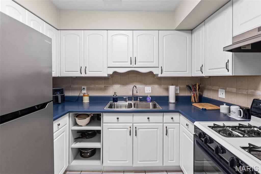 Colonial Woods Condo - Residential
