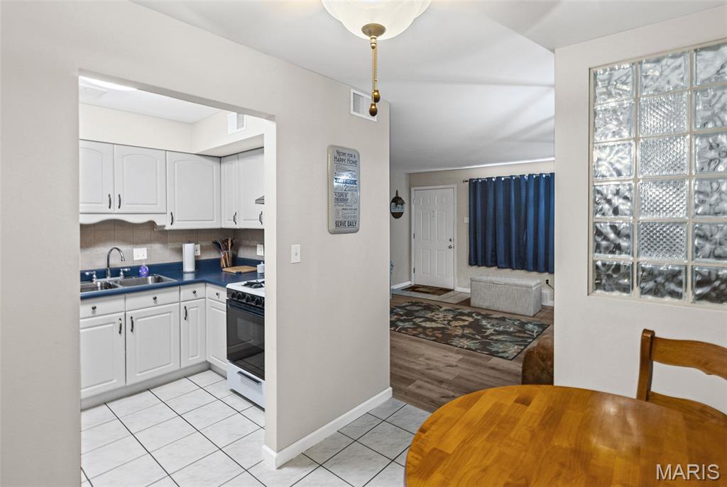 Colonial Woods Condo - Residential