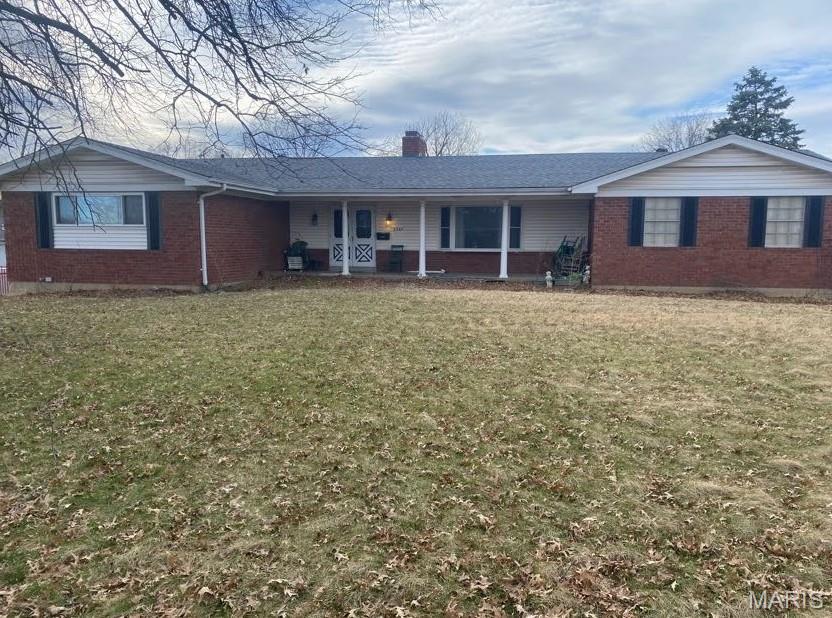Amazing opportunity to get all the storage and work space that you need right in south county. Nice brick ranch home just needs a little TLC. 
Will be listed at 399,900