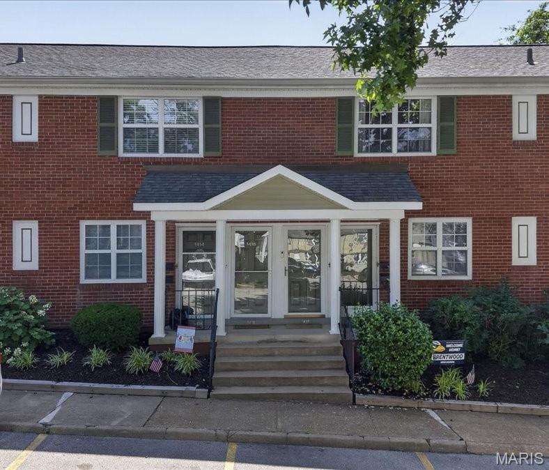 Updated 2-bedroom, 1-bath second-floor condo in the highly sought-after Brentwood Forest community! This move-in ready home features hardwood floors throughout, a beautifully updated full bath, and convenient in-unit laundry. Enjoy abundant natural light from large windows and a spacious family room with vaulted ceilings that create an open, airy feel.  Step outside to your private walk-out deck—perfect for relaxing or entertaining.  Unbeatable location with incredible amenities including a community pool, tennis courts, and vibrant neighborhood activities. Surrounded by sidewalks, scenic walking trails, and some of the area’s best restaurants, Brentwood offers the perfect blend of convenience and lifestyle.  Chic, low-maintenance living in a beautiful setting—neutral, updated, and ready for its next owner.  Priced to sell—an exceptional value in a prime location!