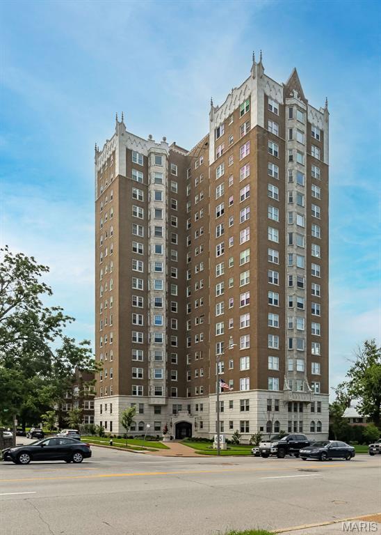 625 South Skinker Condos - Residential