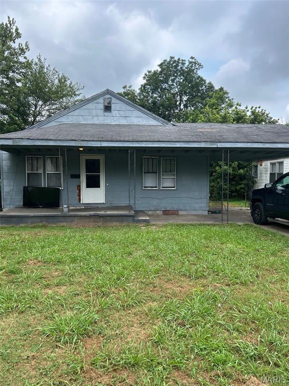 If you are looking for an investment property or a home that requires some TLC, this home is ready for your renovations.  Priced to sell quickly, schedule your viewing today!