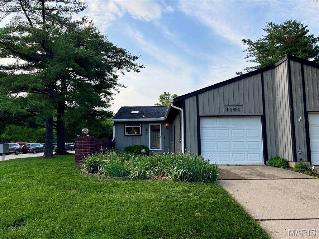 Well maintained end-unit in Woodgate. Hard to find and next to Thoman Park. Great location in OFallon with easy access to SAFB, hospitals, downtown and interstate. Very clean. Kitchen on left side as you enter with newer SS appliances. Open breakfast bar looking out into living space. Vaulted ceiling in living room making space feel large with wood burning fireplace. Fenced in backyard with concrete patio out back. 2 bedrooms and jack and jill bathroom between bedrooms. Main bedroom has another bath vanity for convenience. Newer washer/dryer off hallway. One car garage with room for storage. HOA includes pool, clubhouse, lawn maintenance, snow removal and exterior painting on years rotations. Don't miss out! Call today for a showing!