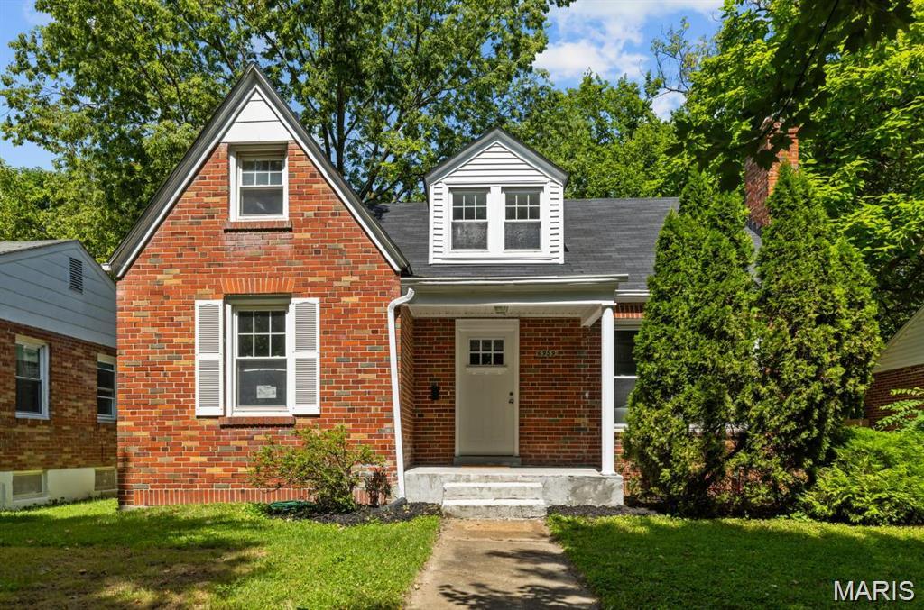 Welcome to 6959 Dartmouth Ave, a Newly Updated, charming 3-bedroom, 2-bathroom brick home nestled on a picturesque, tree-lined street in University City, MO 63130.  This charming property has a new roof, deck, and flooring. Inside, you will find a spacious living area, perfect for both relaxation and entertaining. This delightful residence offers 1,331 square feet of living space, featuring hardwood floors throughout the main level and cozy carpeting upstairs. The patio off the kitchen leads to a backyard, ideal for outdoor gatherings and leisure. The Property has a new roof, deck, and flooring. 

Situated just minutes from the vibrant University City Loop, enjoy a variety of dining, shopping, and entertainment options. For students and faculty of Washington University in St. Louis, the campus is conveniently located approximately 1.5 miles away, making for an easy commute. This home is perfect for those seeking a blend of classic charm and modern convenience in a prime location. Don’t miss the opportunity to make 6959 Dartmouth Ave your new address.