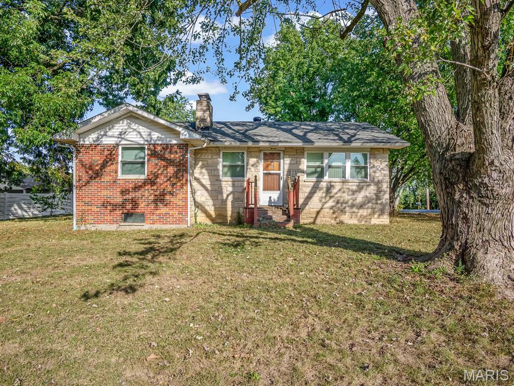 Welcome to 410 S 3rd St in Coulterville, IL! This charming all-brick one-story ranch offers easy main-level living with 2 bedrooms and 1 full bathroom on the main floor, plus plumbing already in place for an additional bathroom in the basement—ideal for future expansion.
Beautiful hardwood floors add warmth throughout, and the large kitchen provides plenty of space for cooking, dining, and gathering. A generous mudroom offers excellent storage and everyday functionality.
Situated on an amazing lot, this property also features a convenient attached 1-car garage and the peace of mind of a brand-new roof in 2025.
With an unbeatable price and a fantastic location, this home is an incredible opportunity for homeowners or investors alike. Don’t miss your chance to make it yours!