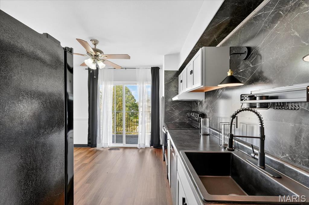 Lin Capri Condo - Residential