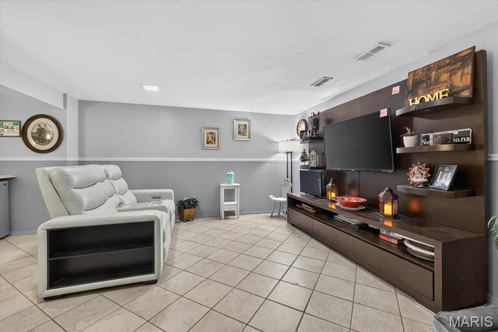 Royal Arms Condo - Residential